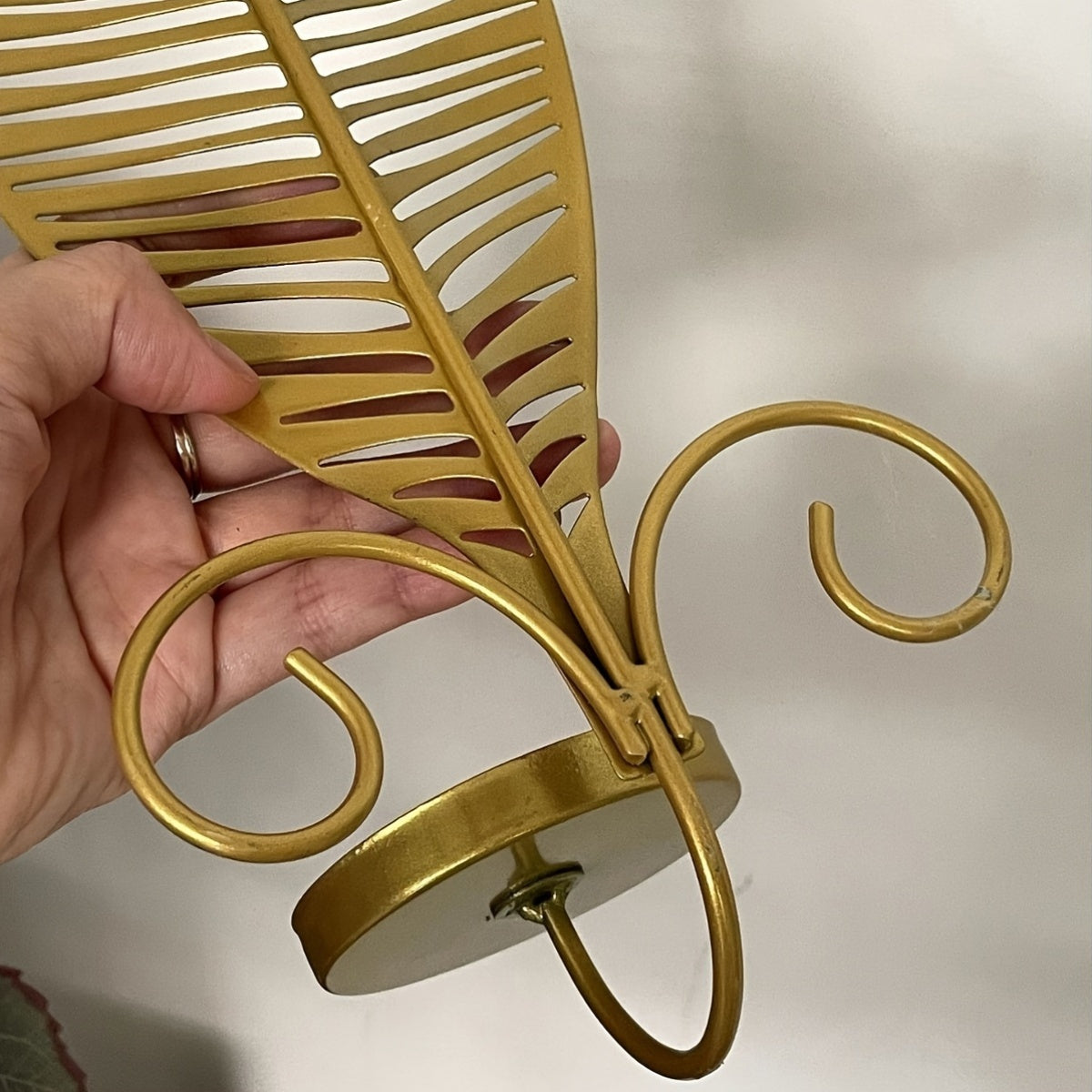 Væghængte lysestager med bladmønster til indendørs brug