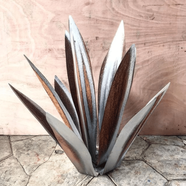 Color-Changing Garden Lighting for Outdoor Spaces – Solar LED Agave Lamp