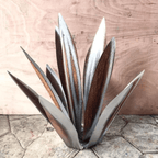 Color-Changing Garden Lighting for Outdoor Spaces – Solar LED Agave Lamp