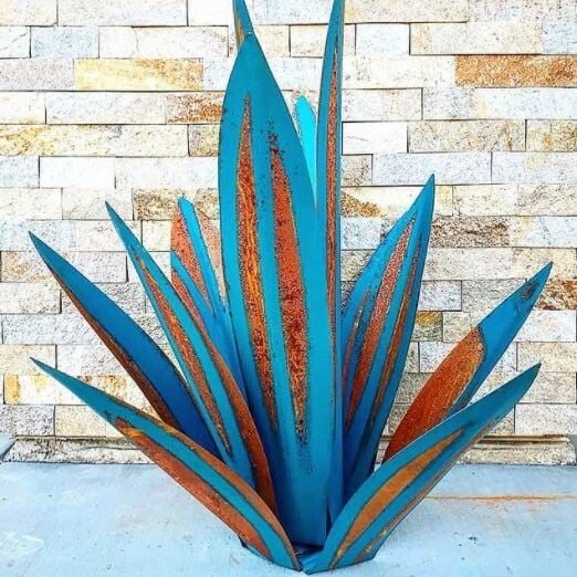 Color-Changing Garden Lighting for Outdoor Spaces – Solar LED Agave Lamp