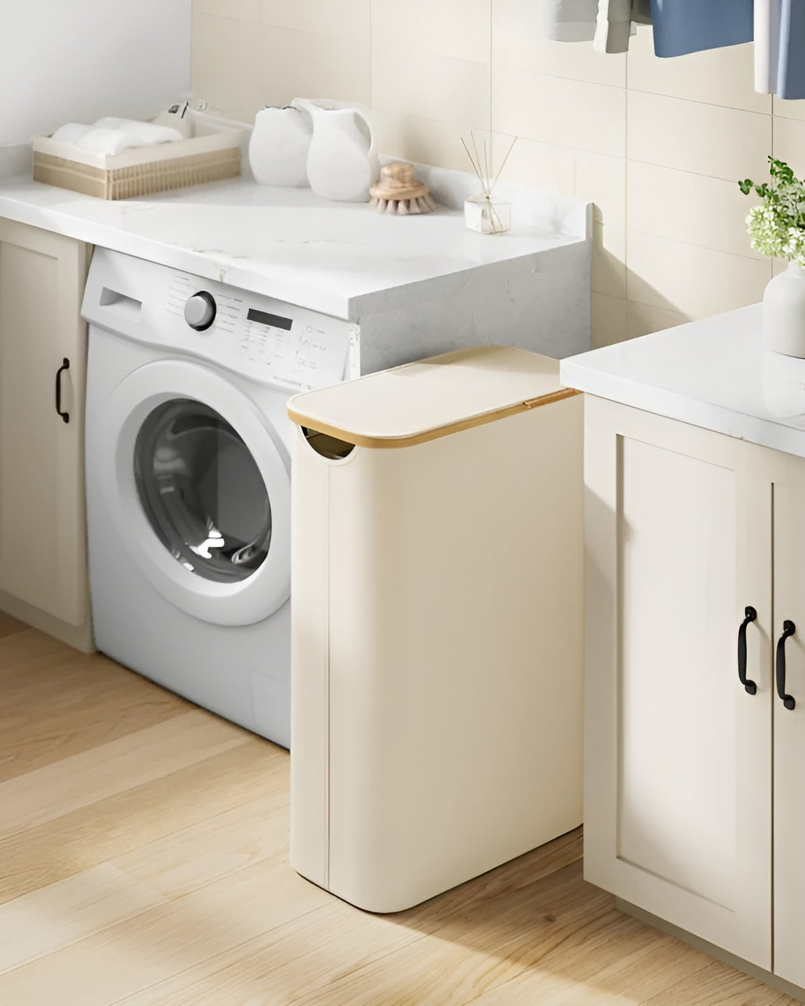 Laundry basket for sorting laundry with 3 compartments 150L