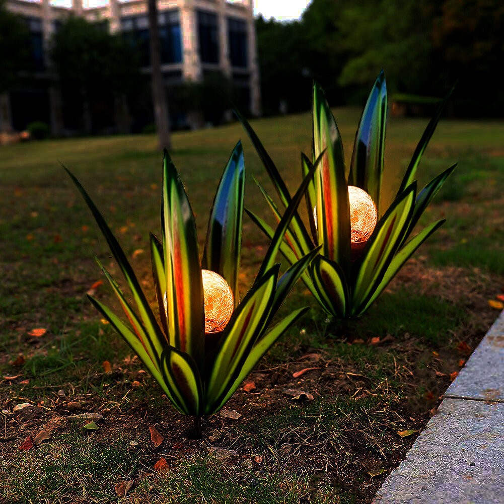 Color-Changing Garden Lighting for Outdoor Spaces – Solar LED Agave Lamp
