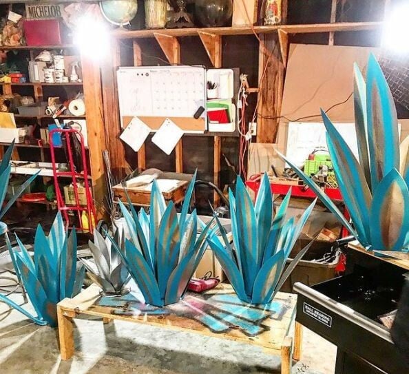 Color-Changing Garden Lighting for Outdoor Spaces – Solar LED Agave Lamp