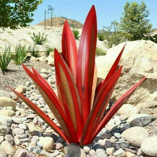 Color-Changing Garden Lighting for Outdoor Spaces – Solar LED Agave Lamp