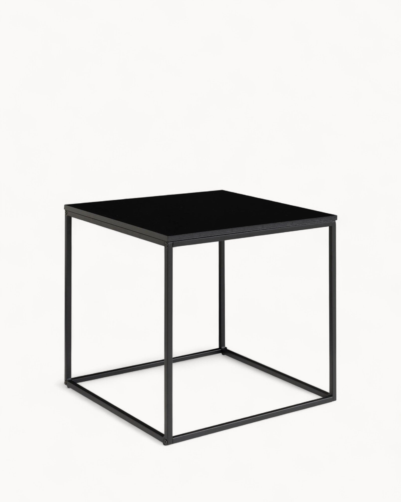 NoirCube Table – Moderne sort sidebord med metalramme, 45x45x45 cm