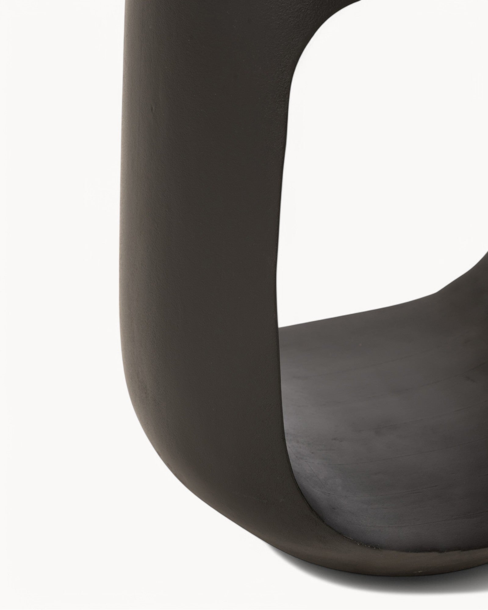 MangoRise Table – Sort sidebord lavet af mangotræ, moderne og holdbart