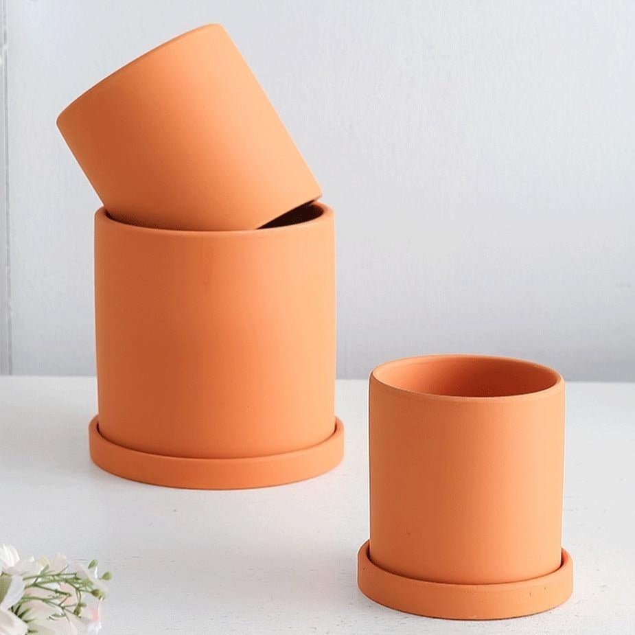 Ceramic flower pot with saucer for indoor use