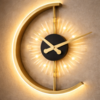 Guldfarvet vægur med lys til indendørs brug