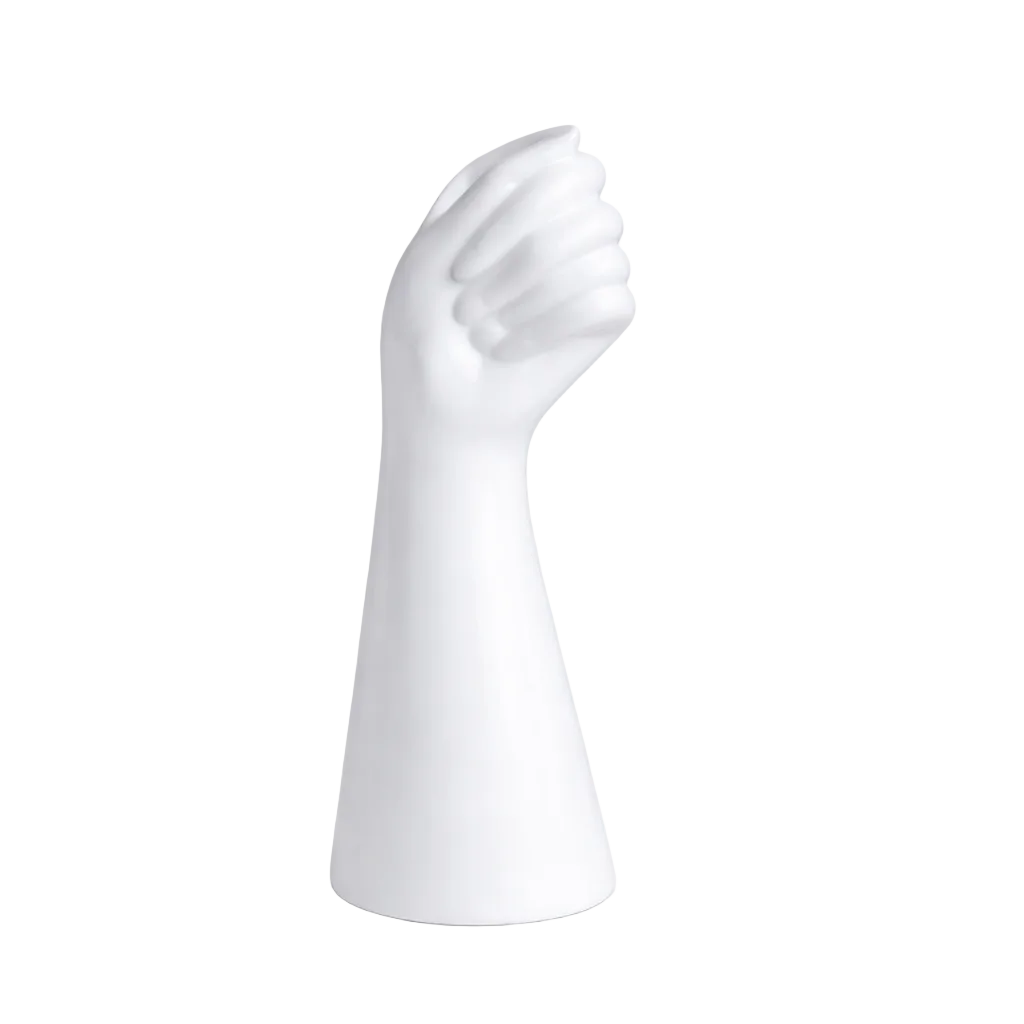 Vase i resin formet som hånd