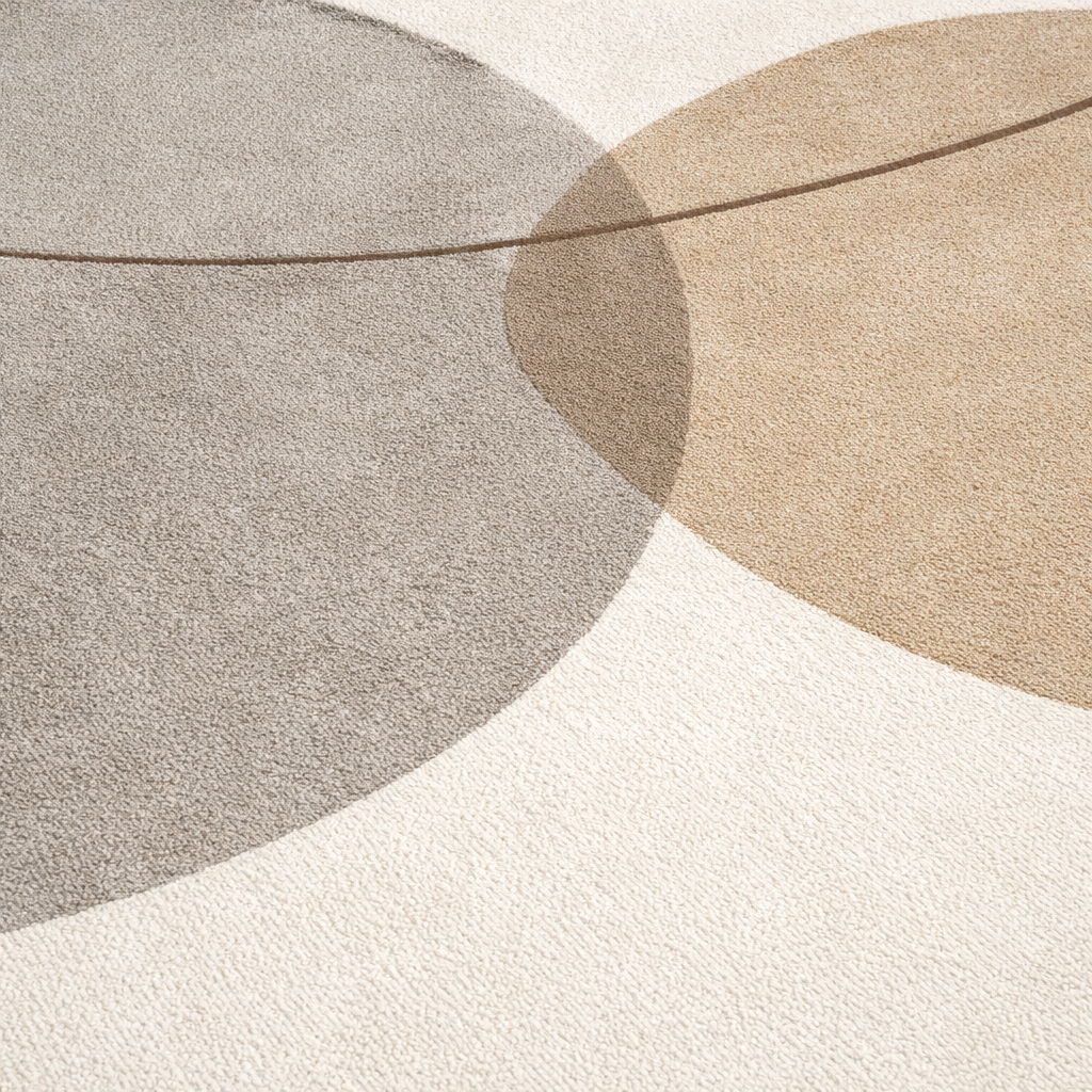 Uregelmæssigt gulvtæppe med skridsikker bund