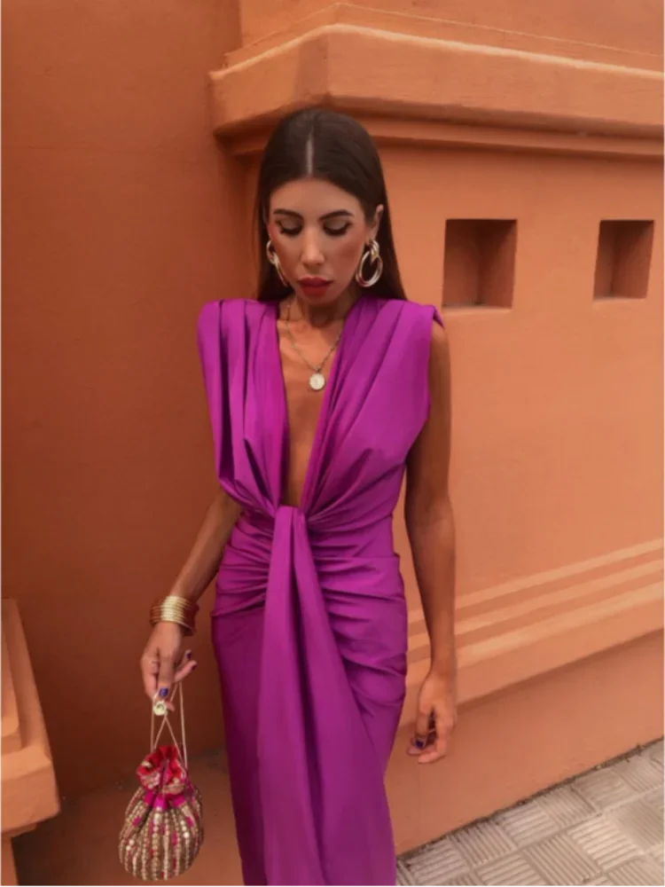 Sleeveless midi dress for warm days – V-neck dress for women