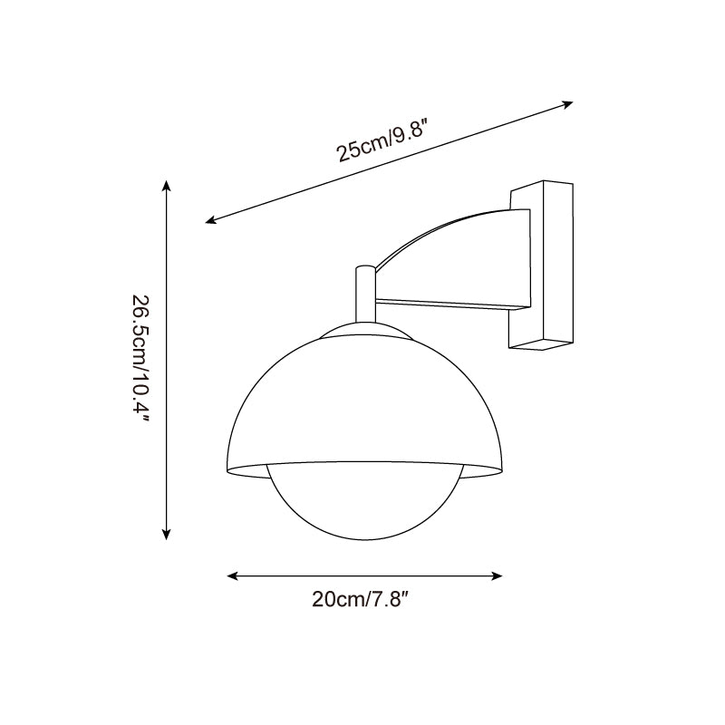 Væglampe i træ med halvkugleformet skærm