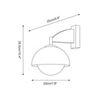 Væglampe i træ med halvkugleformet skærm