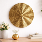 Circular wall decoration in metal with gold finish
