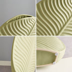 Flad rund keramisk vase med relief