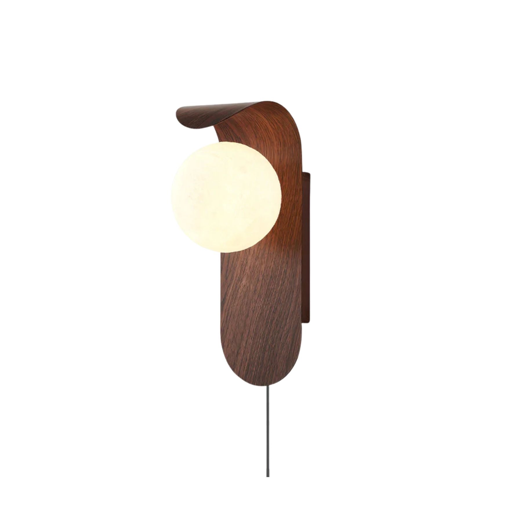 Væglampe i træ med glaskugle til indendørs brug