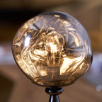 Bordlampe med Kugleformet Lyskilde til Indendørs Brug