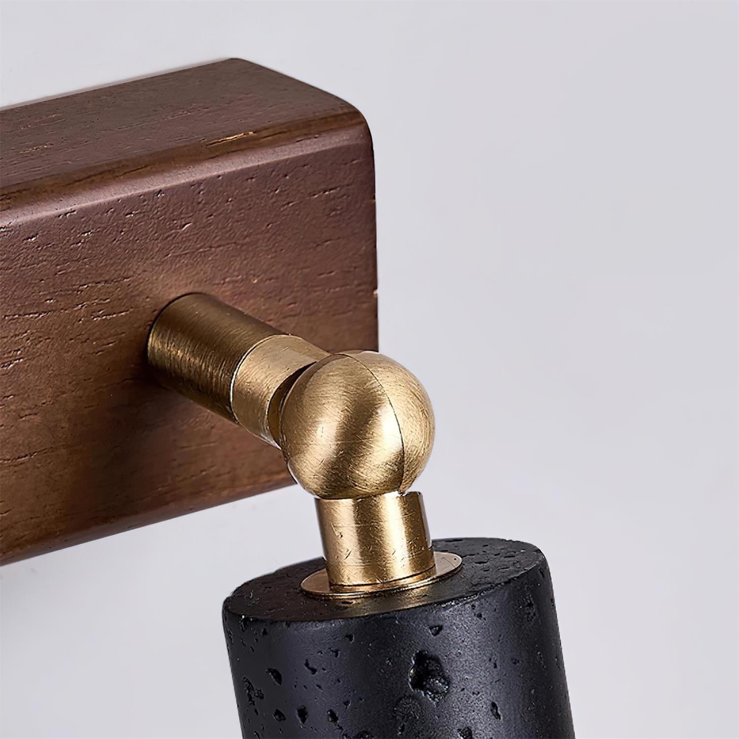 Væglampe i natursten med træbase og træksnor til indendørs brug