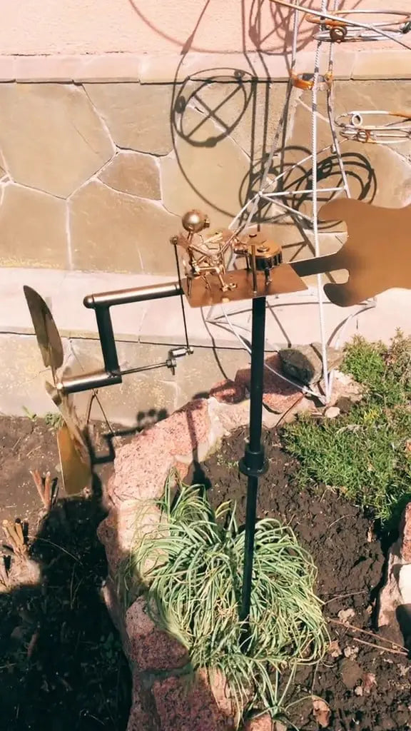 Animated Garden Decor for Outdoor Spaces – Metal Windmill Garden Ornament