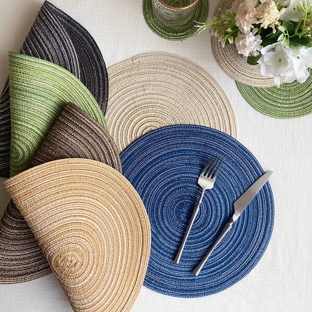 Practical table protection for everyday use – Round placemat in woven design