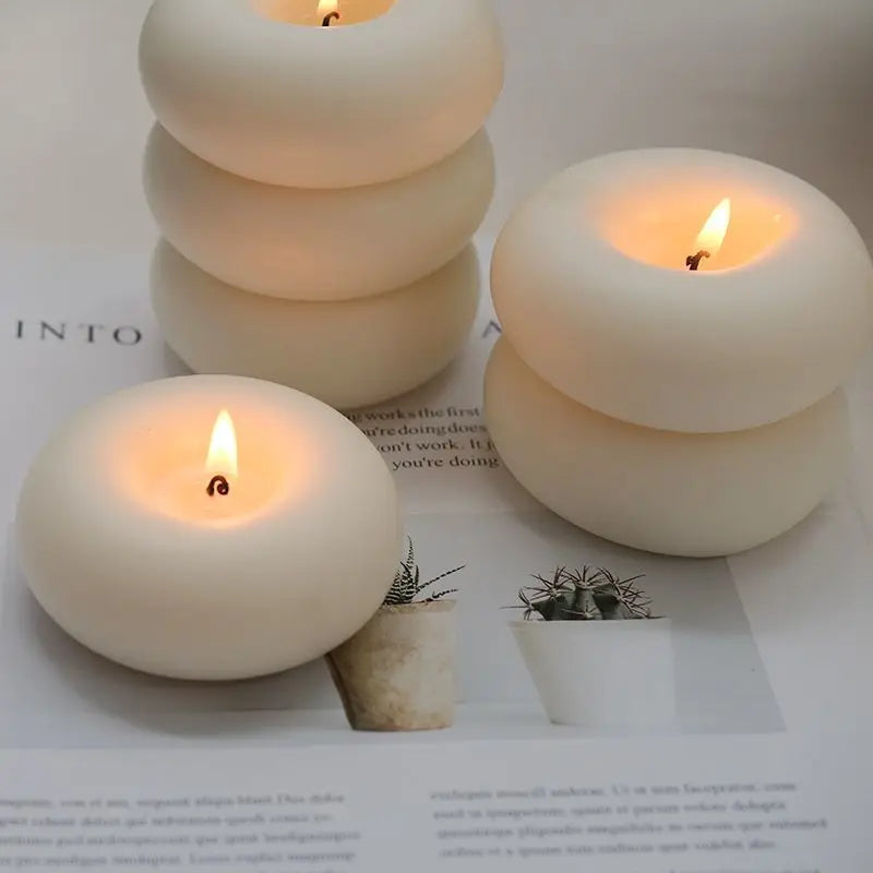 Aromatherapy candle in donut shape for indoor use