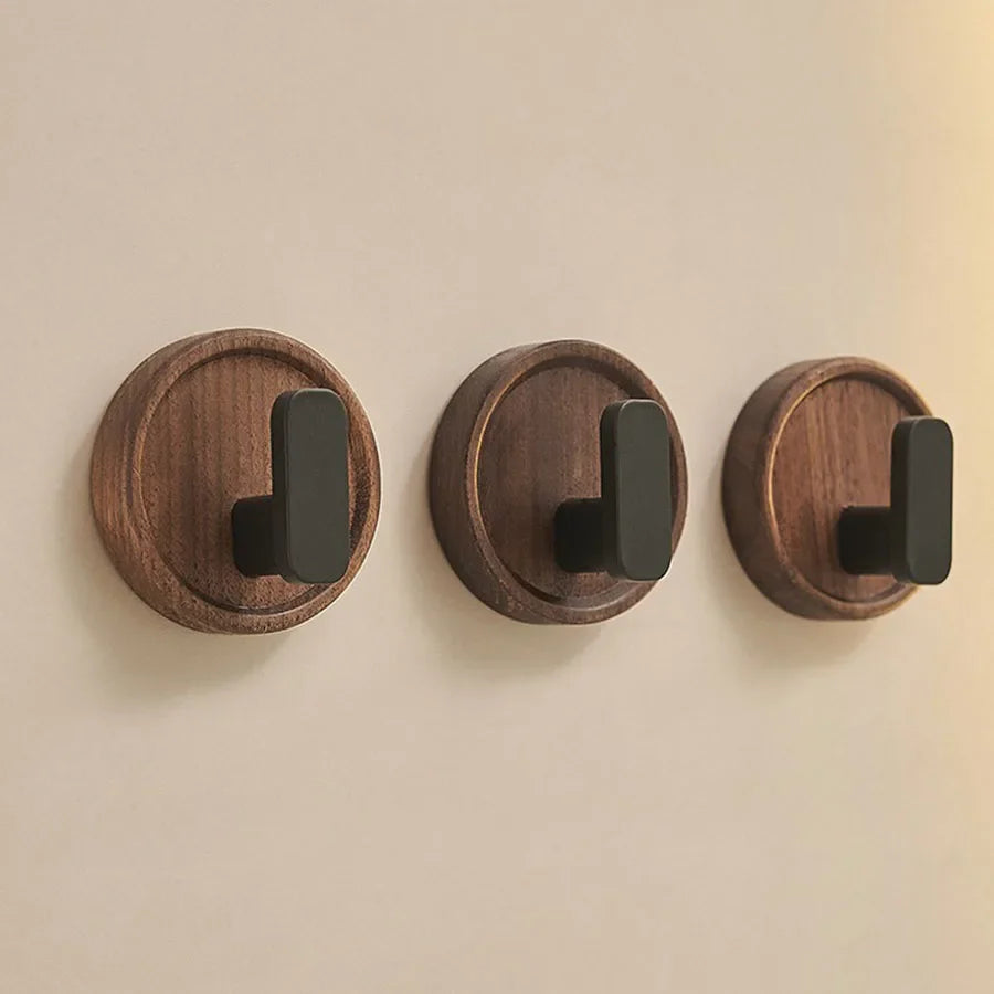 Easy hanging without drilling – Self-adhesive wall hooks in walnut wood