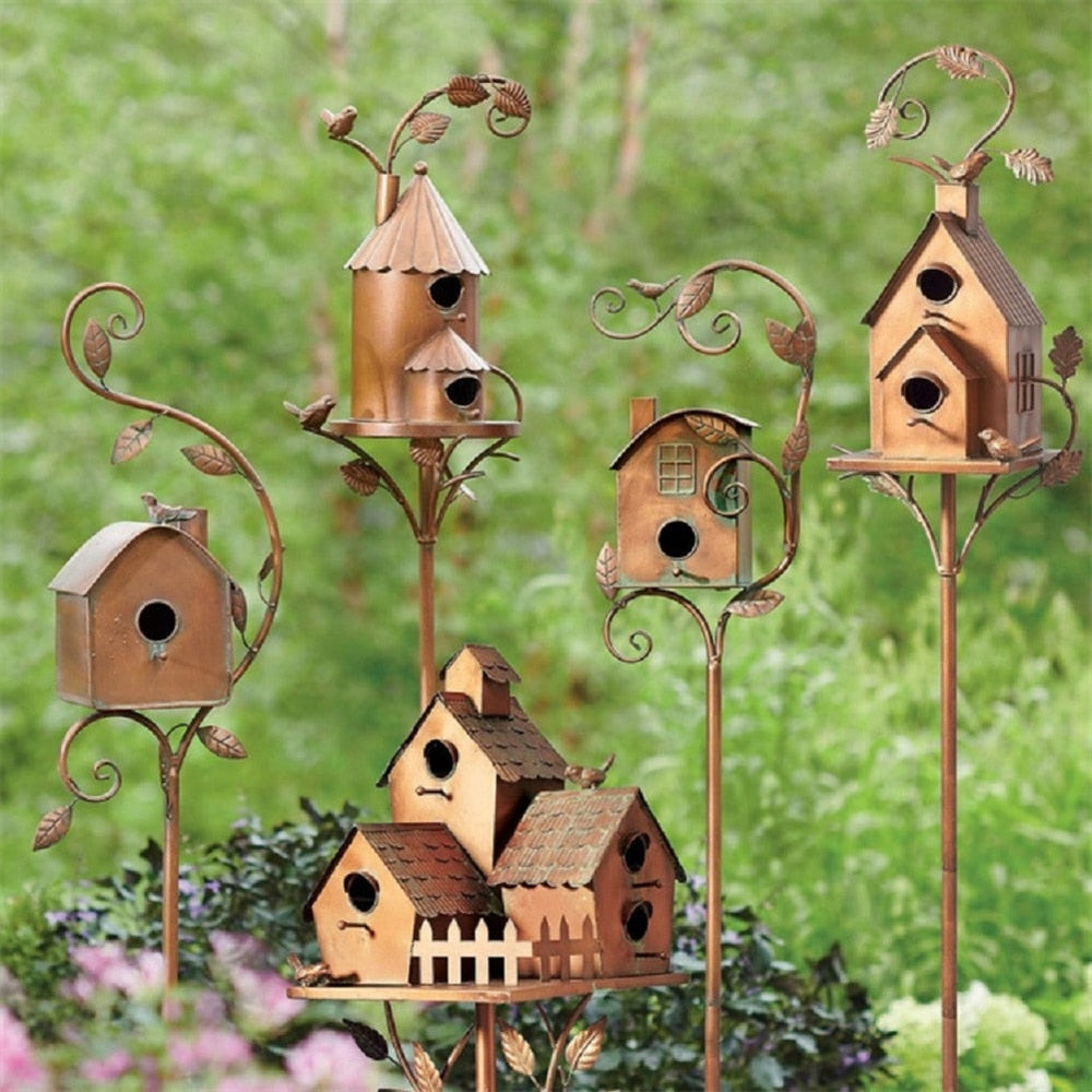 Decorative metal birdhouse garden stake – Vintage style