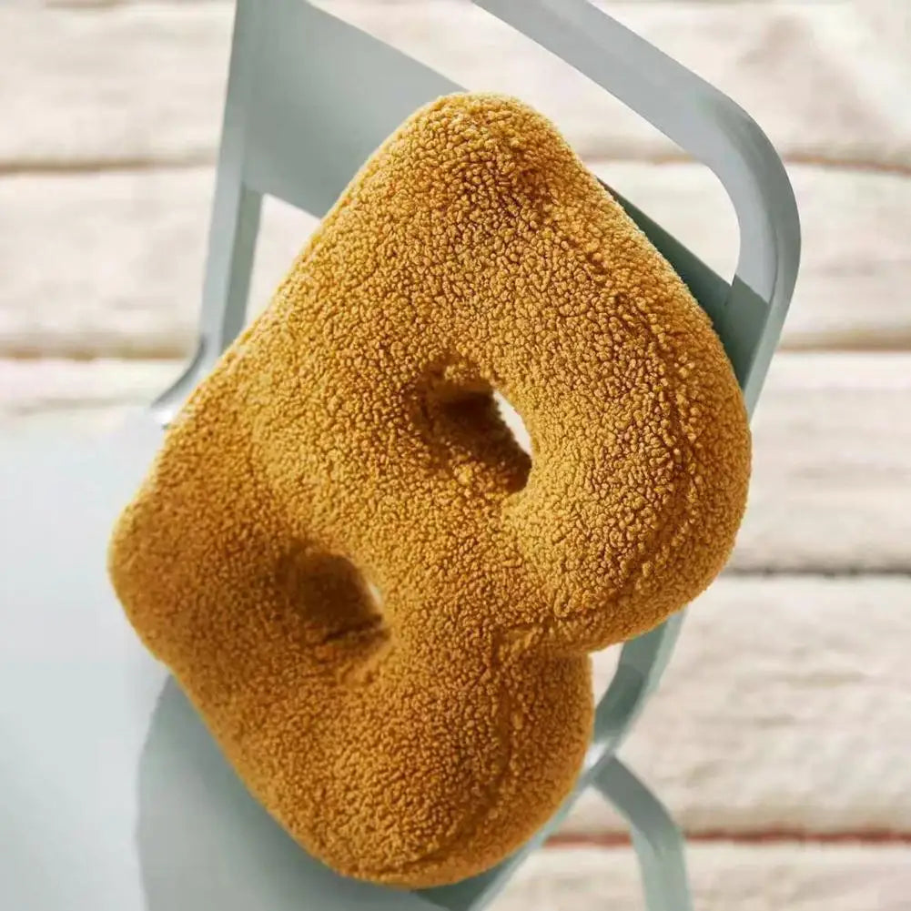 Pyntepude i fløjl formet som bogstav A–Z