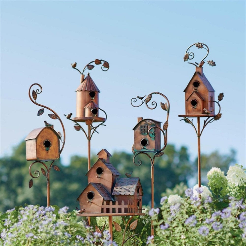 Decorative metal birdhouse garden stake – Vintage style