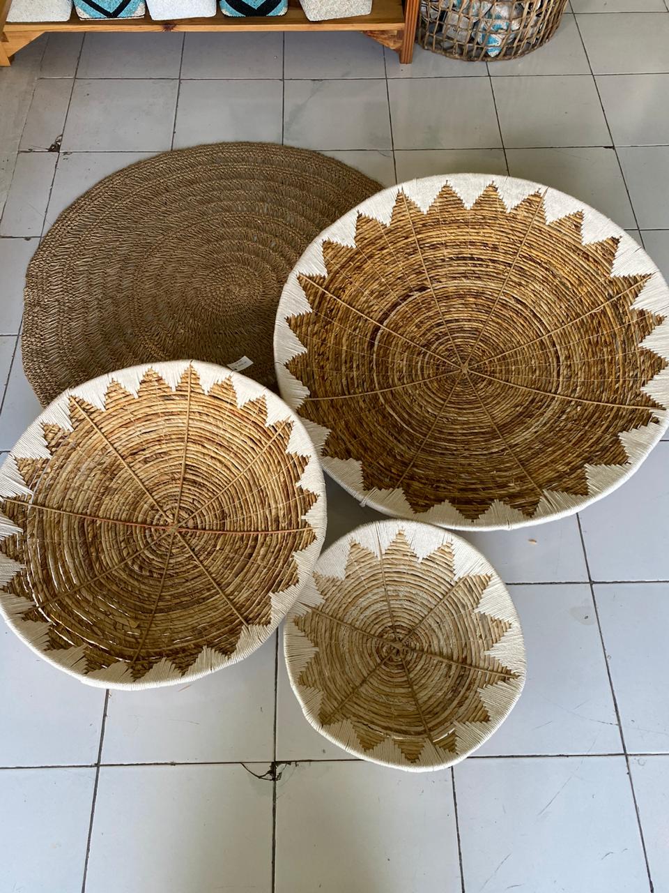 Natural wall decoration for living room and entrance – Wall baskets in seagrass