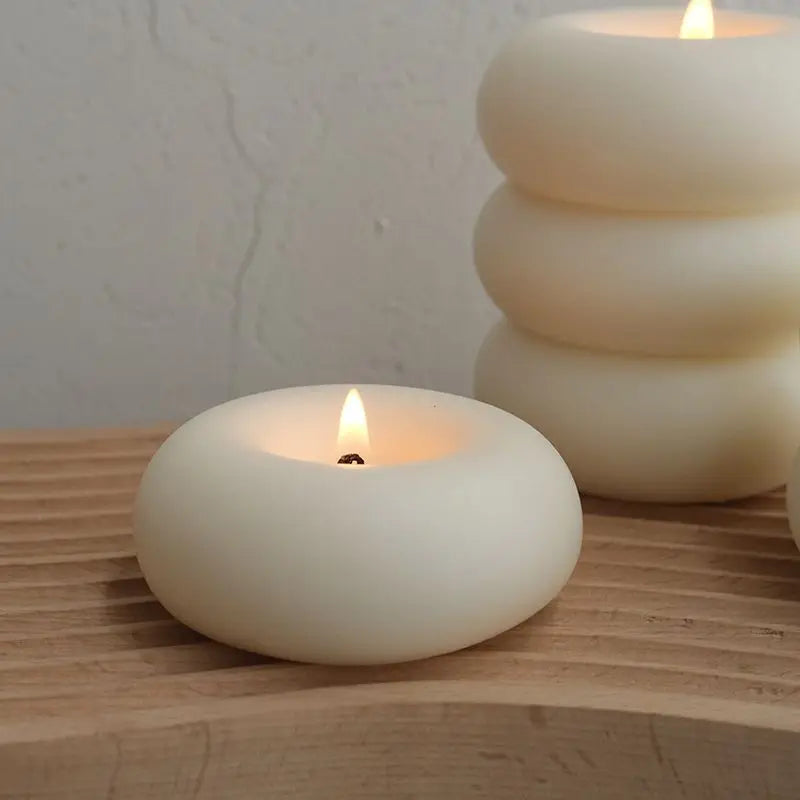 Aromatherapy candle in donut shape for indoor use