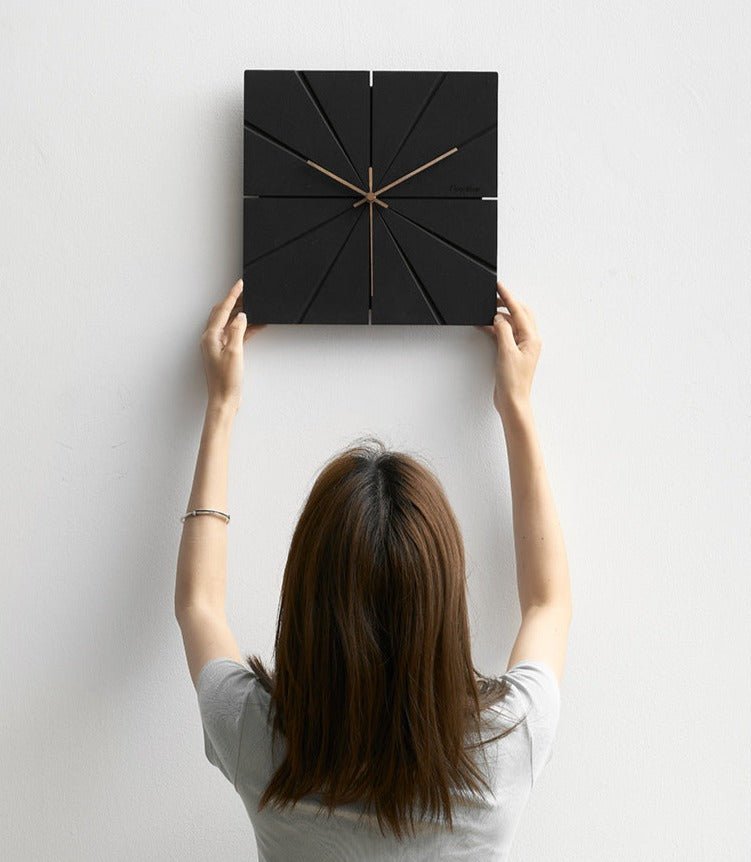 Simple time display for modern spaces – Wall clock with minimalist design