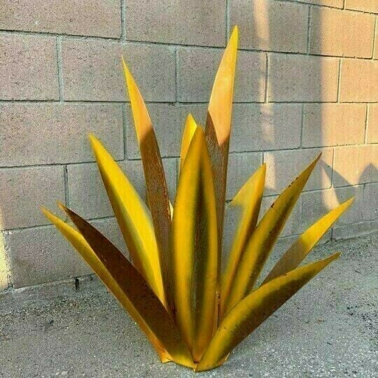 Color-Changing Garden Lighting for Outdoor Spaces – Solar LED Agave Lamp