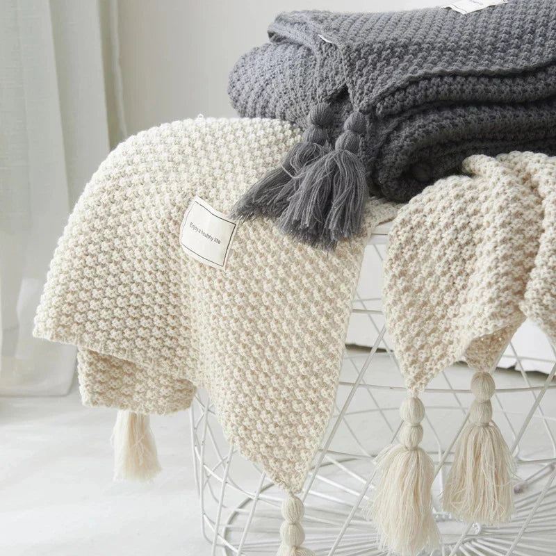 Warm home textiles for sofa and relaxation – Wool blanket with tassels