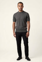 Fitted t-shirt for everyday use – Short-sleeve knitted t-shirt for men