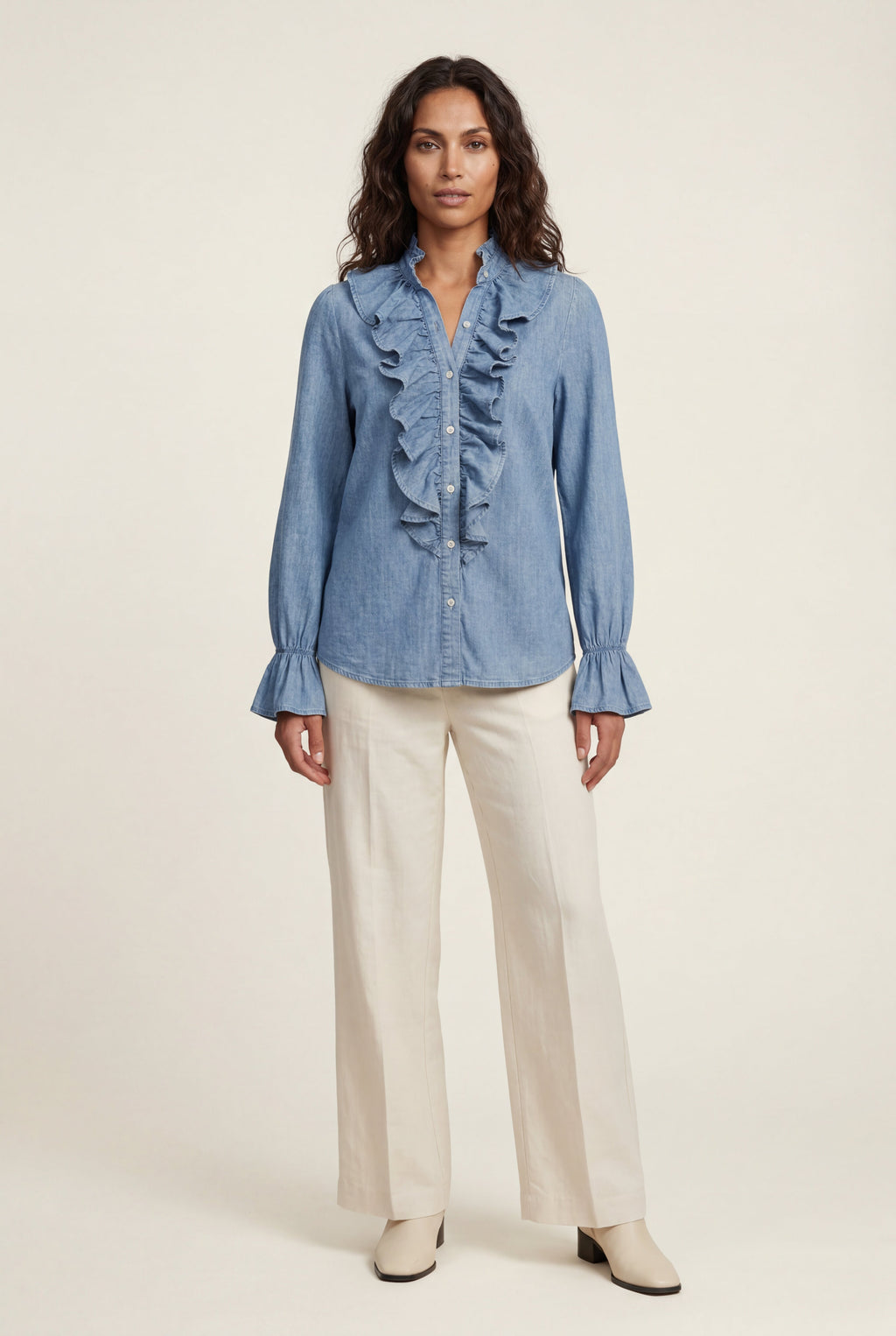Elegant blouse for work and everyday use – Pleated blouse with ruffle details for women