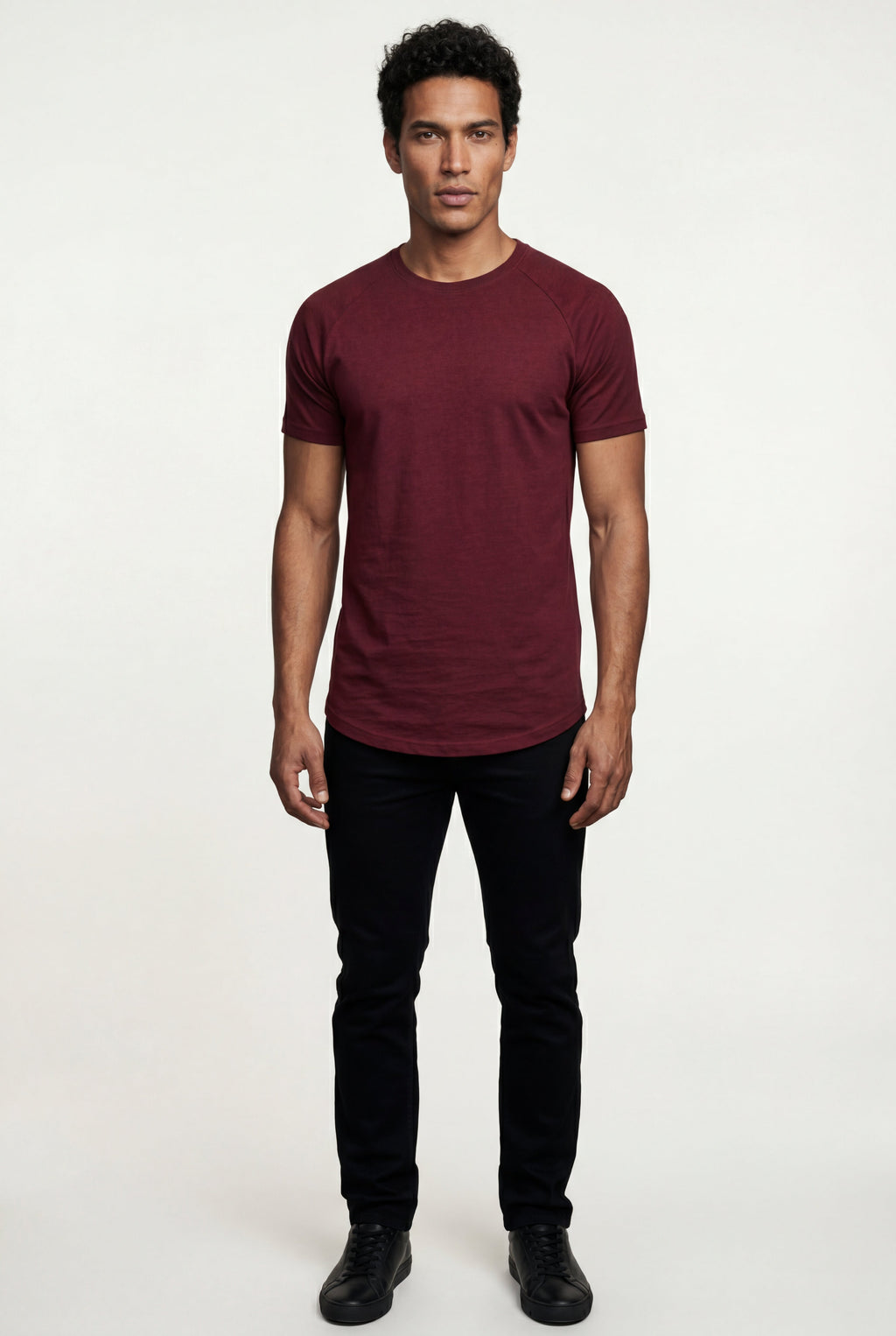 Fitted t-shirt for everyday use – Short-sleeve t-shirt with round neck for men