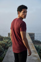 Fitted t-shirt for everyday use – Short-sleeve t-shirt with round neck for men