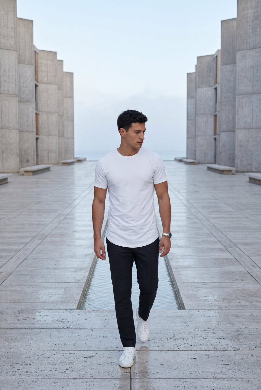 Fitted t-shirt for everyday use – Short-sleeve t-shirt with round neck for men