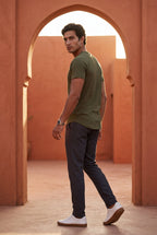 Fitted t-shirt for everyday use – Short-sleeve t-shirt with round neck for men