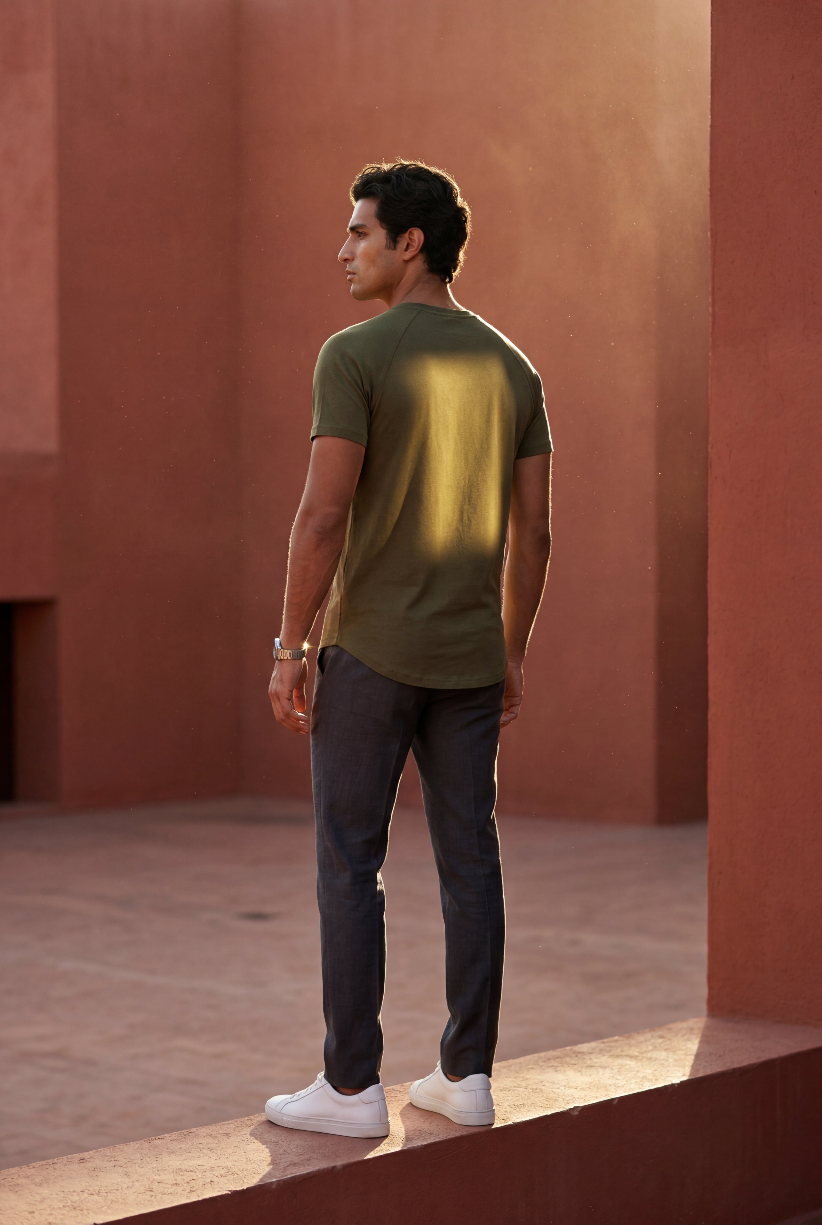 Fitted t-shirt for everyday use – Short-sleeve t-shirt with round neck for men