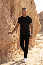 Fitted t-shirt for everyday use – Short-sleeve t-shirt with round neck for men