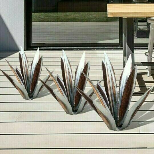 Color-Changing Garden Lighting for Outdoor Spaces – Solar LED Agave Lamp