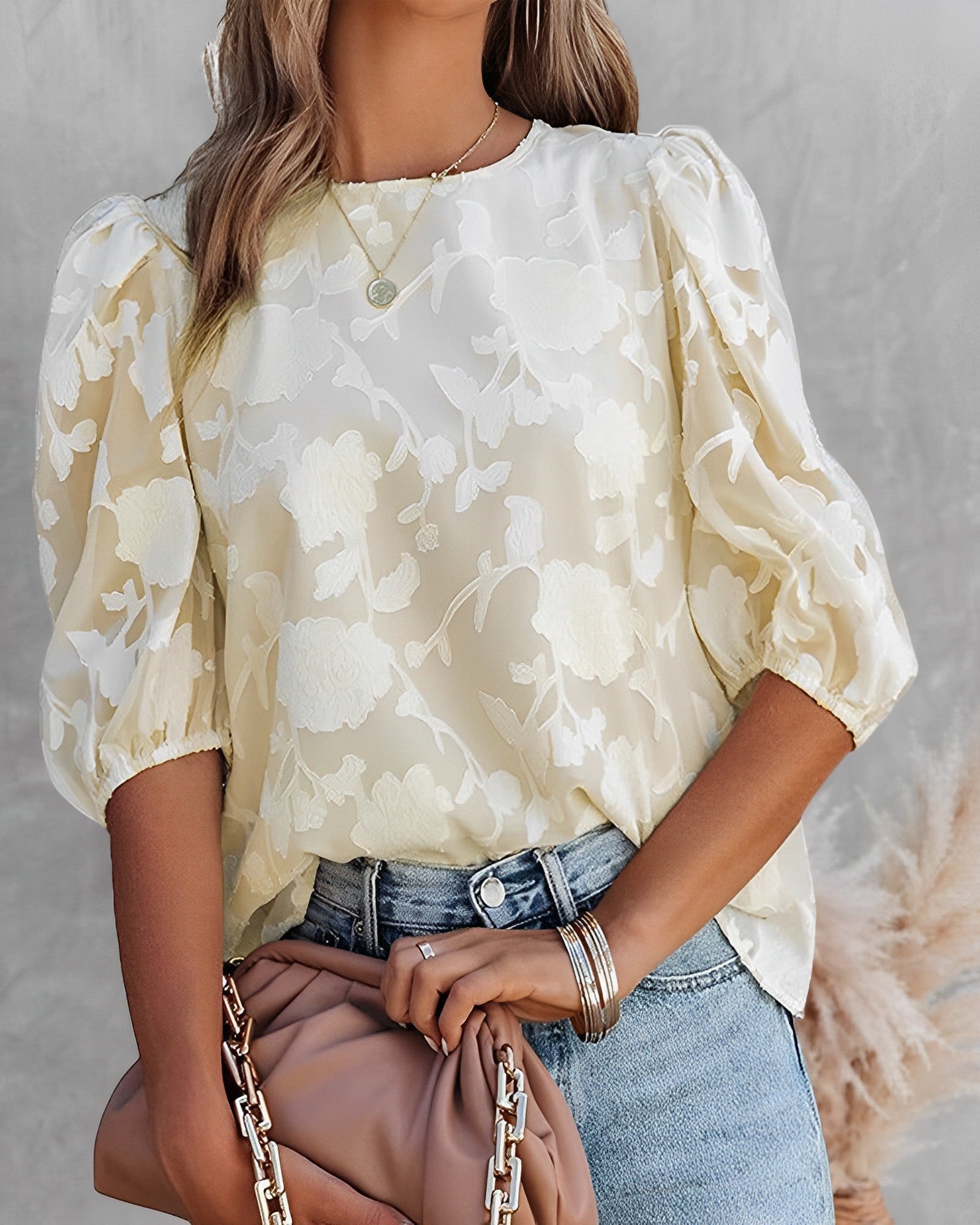 Let bluse til hverdag og fest – Chiffon bluse med pufærmer til kvinder