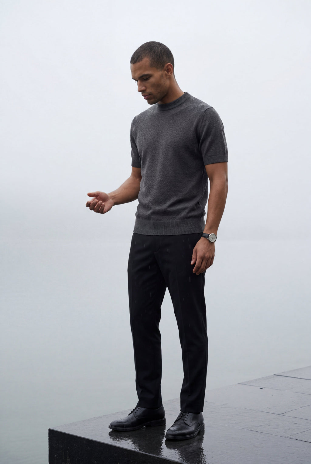 Fitted t-shirt for everyday use – Short-sleeve knitted t-shirt for men