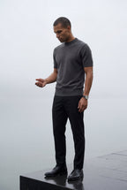 Fitted t-shirt for everyday use – Short-sleeve knitted t-shirt for men