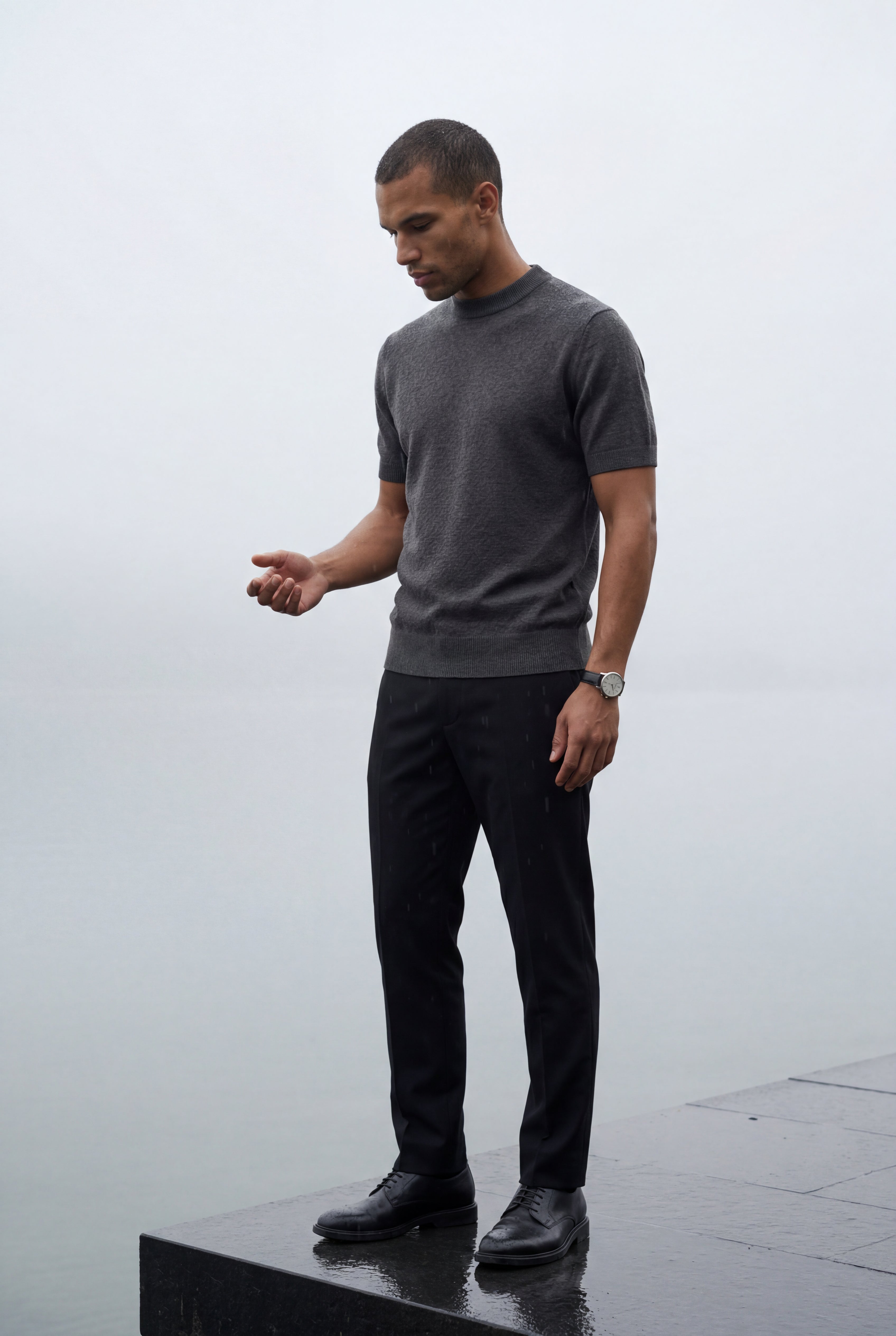 Fitted t-shirt for everyday use – Short-sleeve knitted t-shirt for men