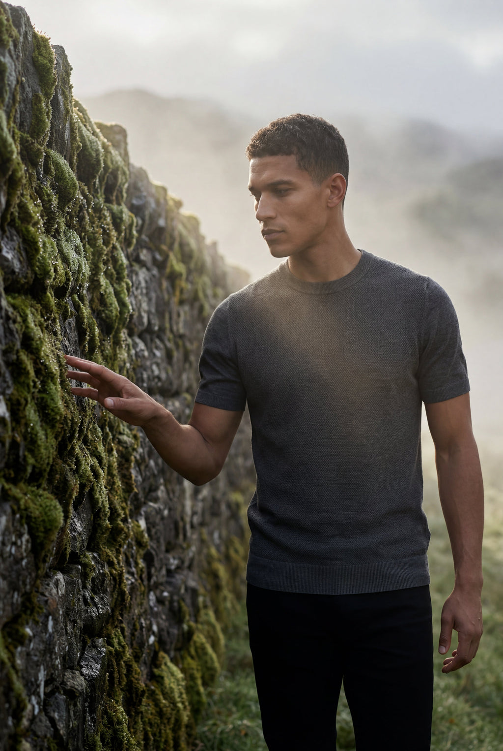 Fitted t-shirt for everyday use – Short-sleeve knitted t-shirt for men