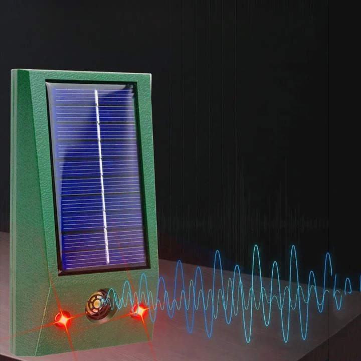 Solar Pest Protection for Garden Areas – Ultrasonic Pest Repeller with LED Flash