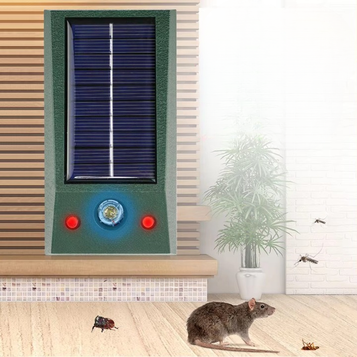 Solar Pest Protection for Garden Areas – Ultrasonic Pest Repeller with LED Flash
